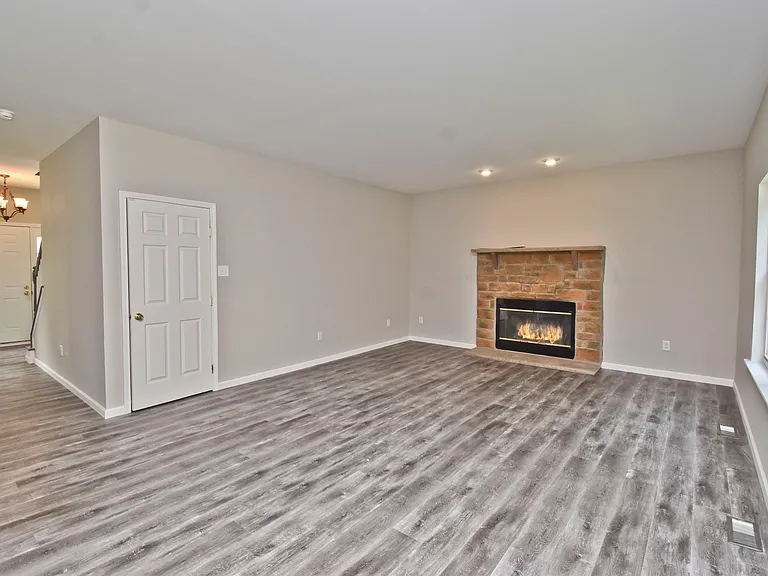 557 Marco Way — Photo 11