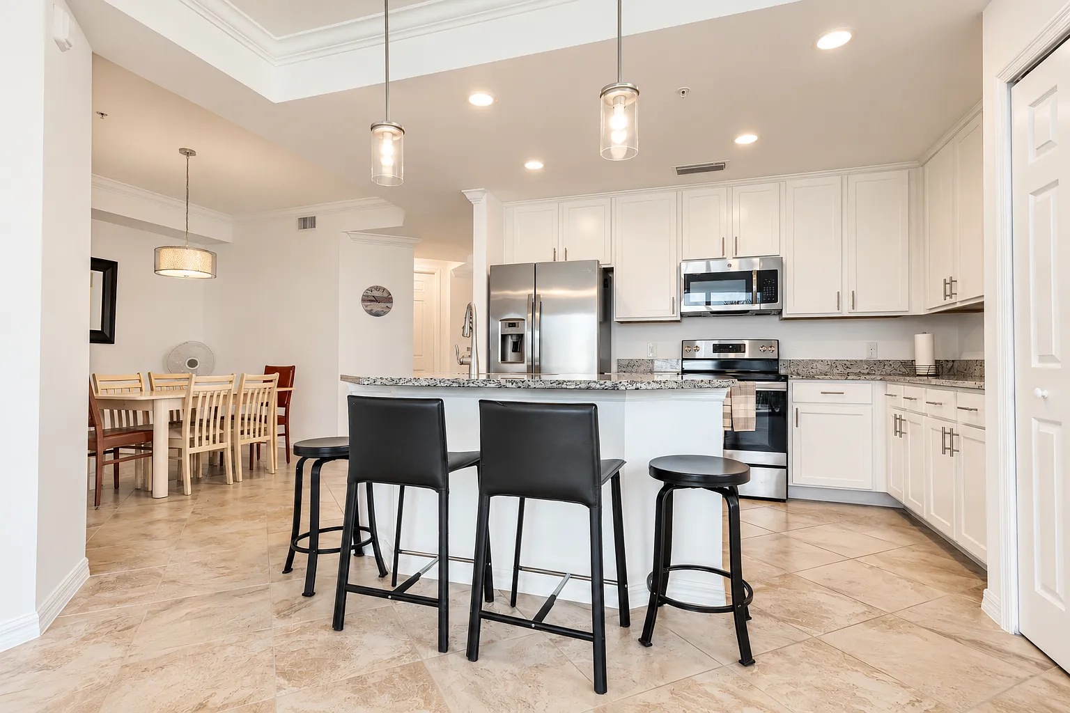 3 bed, 1301 sqft, $2,200 — Photo 1