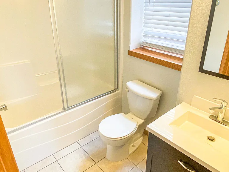 1301 E 2nd St #2 — Photo 3