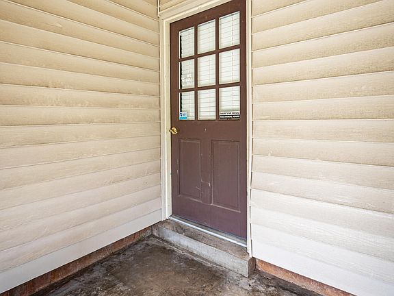 5th image of 110 Elliott Pl