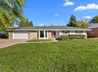 2516 Highcrest Rd, Rockford, IL 61107