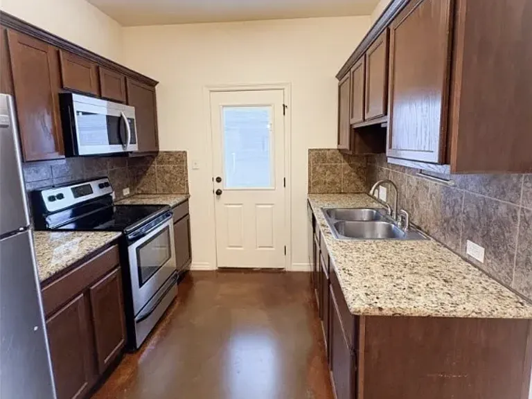 614 Karey Dr #B — Photo 5