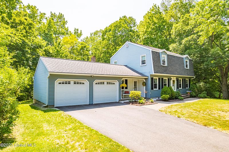 2nd image of 44 Vandenburg Lane