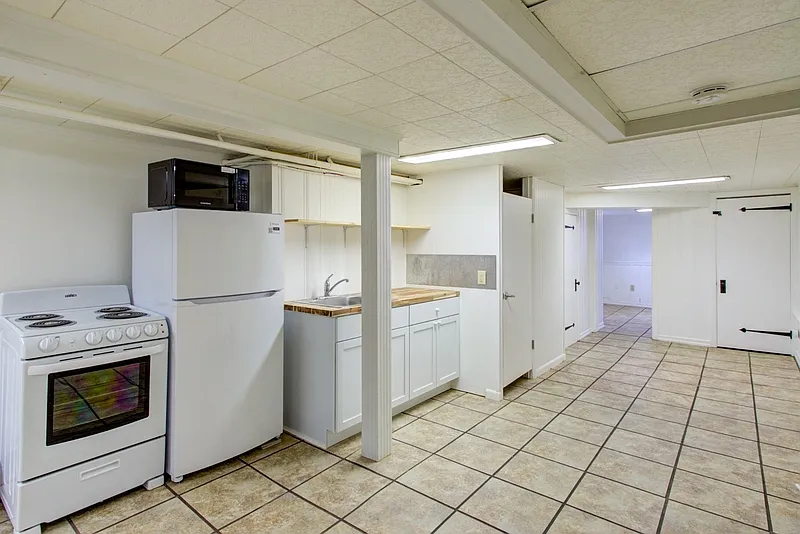 Studio, 1.0 bath, 800 sqft, $1,095 — Photo 3