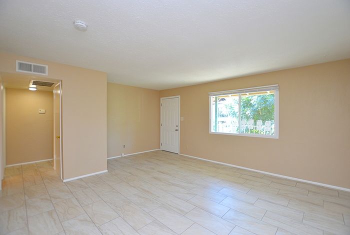 1st image of 119 N Oak St APT C