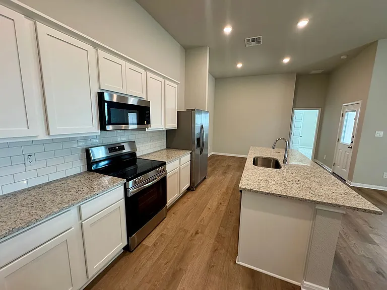 761 Staglin St #A — Photo 4