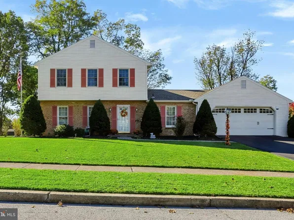 2282 Forest Hills Dr, Harrisburg, PA 17112