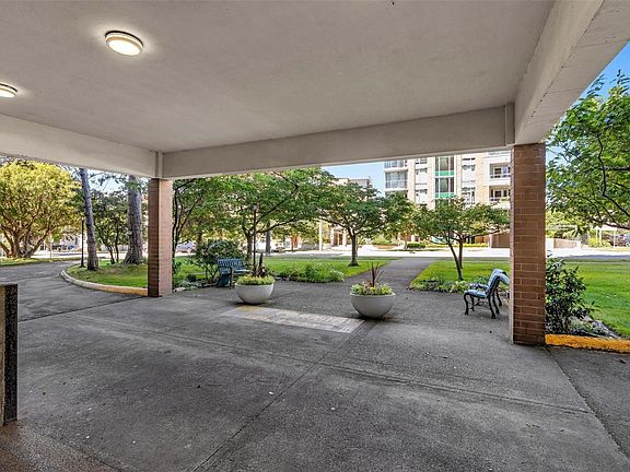 4th image of 647 Michigan St #809