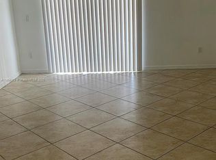 18880 NW 57th Ave APT 203, Hialeah, FL 33015