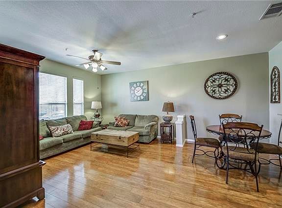 5th image of 125 Leonard St