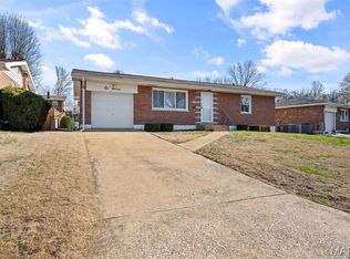211 Southampton Dr, Saint Louis, MO