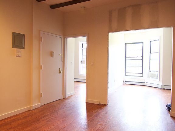 3rd image of 1431 Bedford Ave