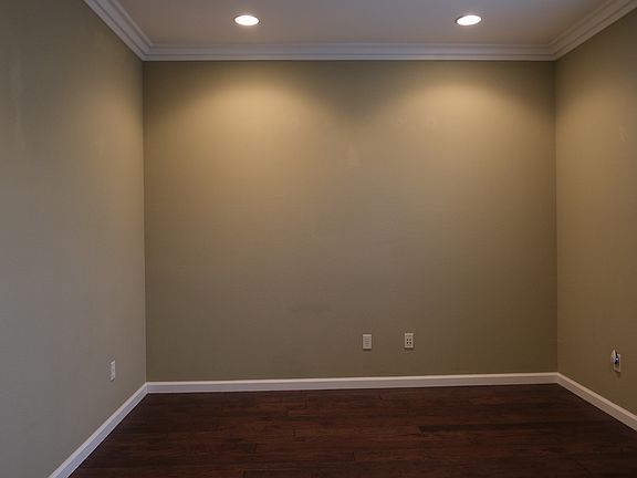 4th image of 842 Griffon Ct