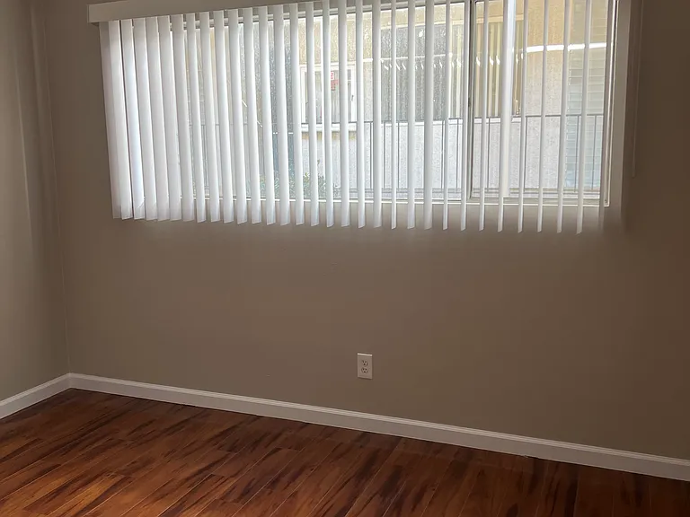 244 S El Molino Ave — Photo 10