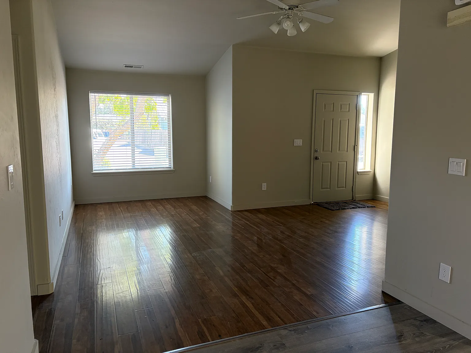3 bed, 1100 sqft, $2,100 — Photo 4