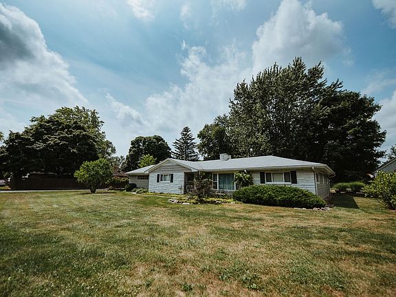 3rd image of 14 Thornwood Dr