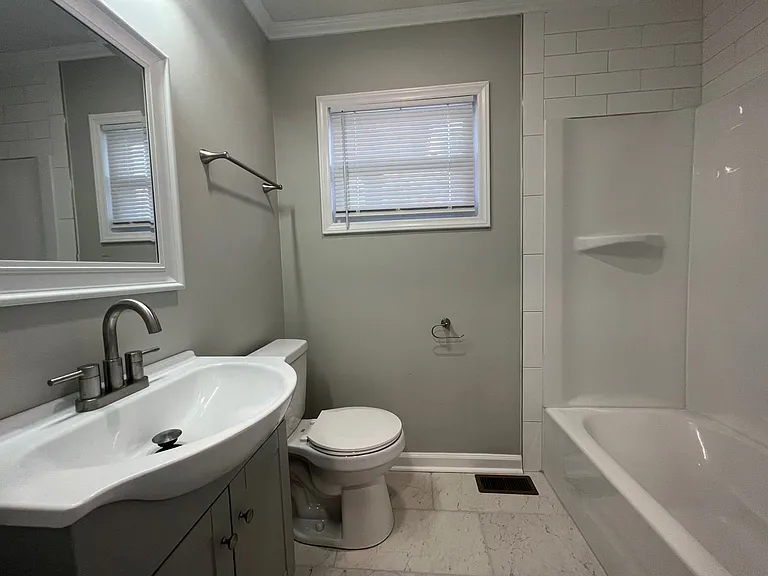 1300 S Main St — Photo 5