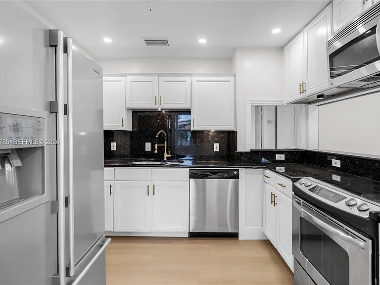 1320 N Andrews Ave — Photo 9