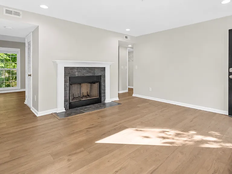 1166 Booth Rd SW #407 — Photo 2