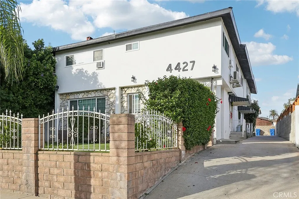 2 bed, 1.5 bath, 1100 sqft, $3,500 — Photo 1