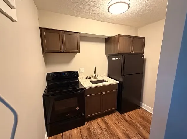 719 Elliott Ave #8 — Photo 2