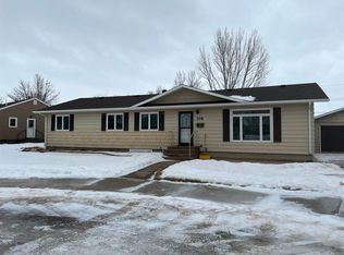 708 16th St W, Williston, ND 58801