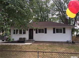 80 Brier St, Central Islip, NY 11722