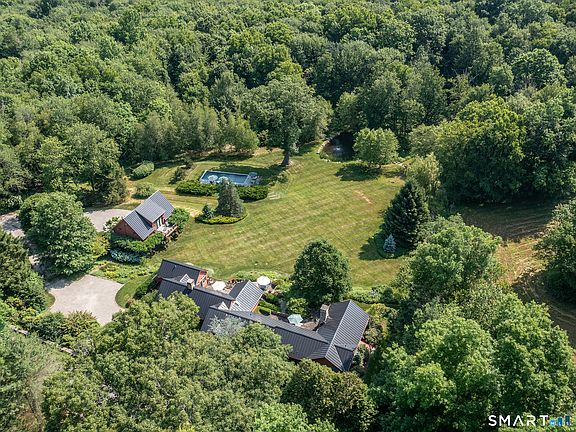 3rd image of 35 Schoolhouse Road