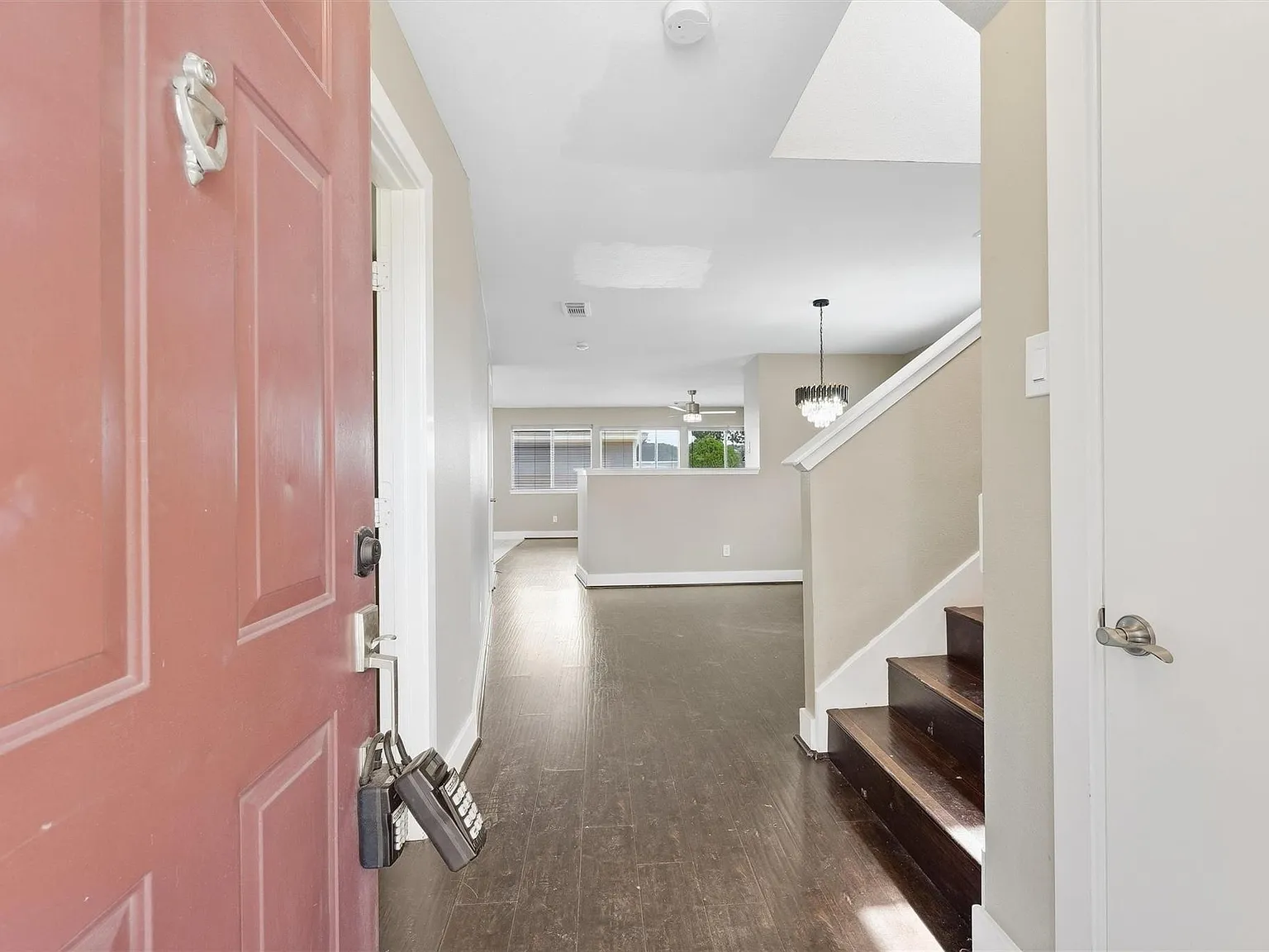 5 bed, 3.5 bath, 2268 sqft, $2,650 — Photo 3