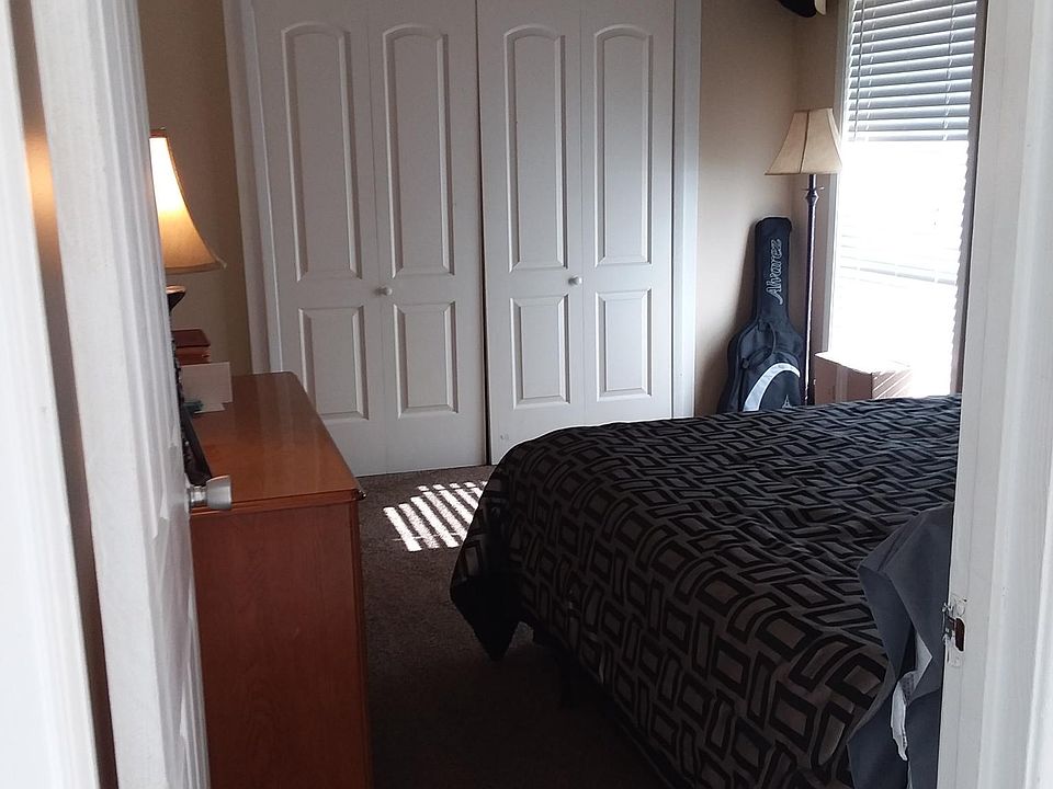 2nd image of 2064 Seacliff Dr N
