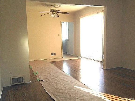 3rd image of 244 W Bennett Ave