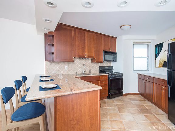 3rd image of 5700 Arlington Ave APT 20R