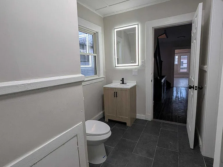 184 Buckingham St #2 — Photo 5