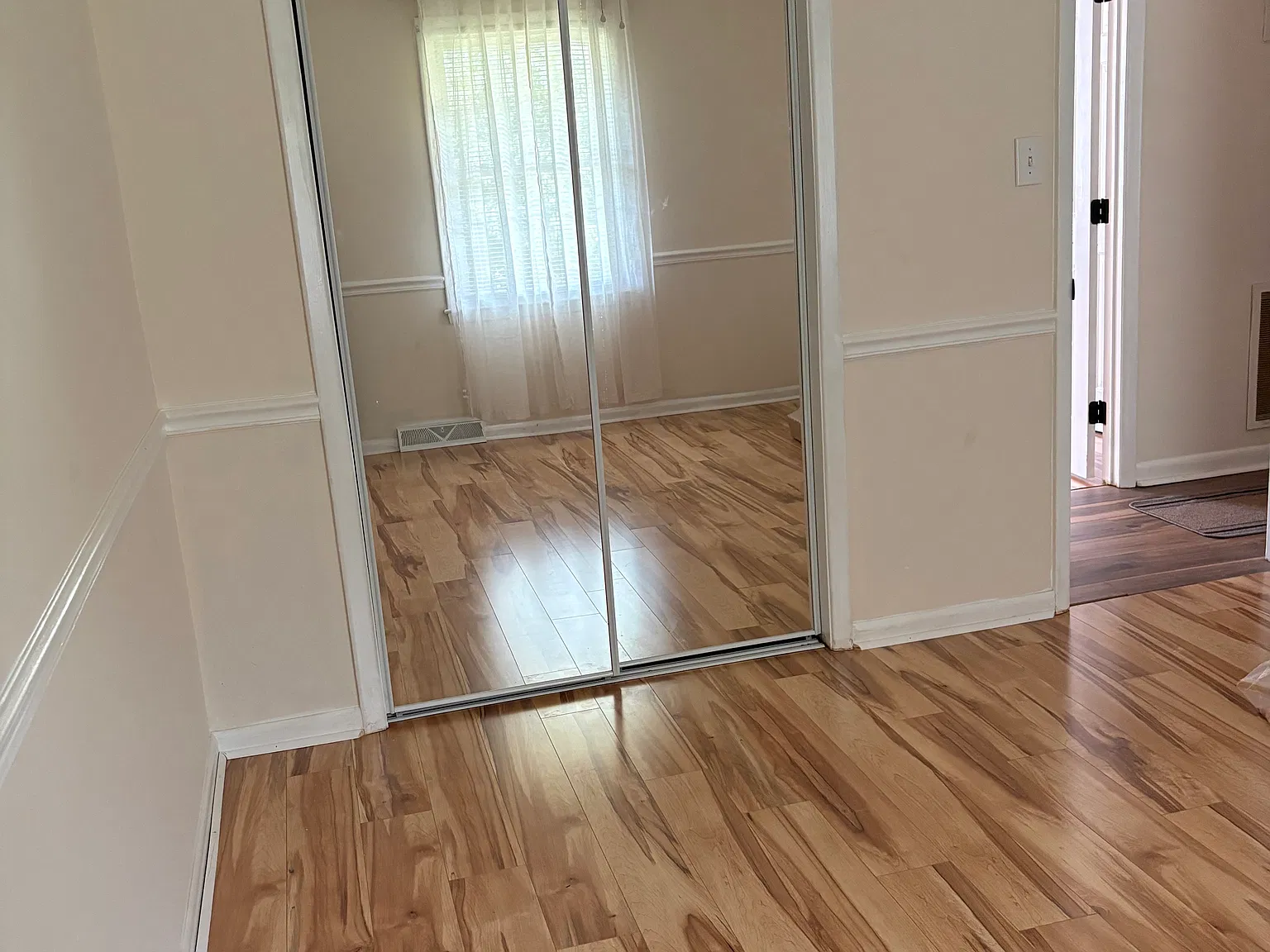 4 bed, 2000 sqft, $2,100 — Photo 3