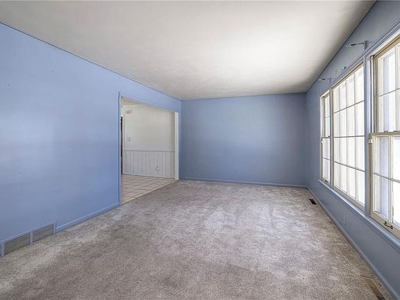 4th image of 13516 Applewood Dr