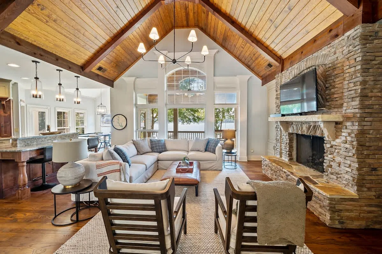 5 bed, 4.0 bath, $15,766 — Photo 3