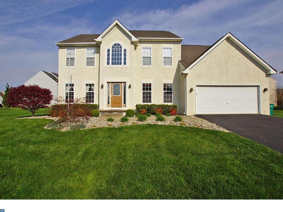 1st image of 121 Betsy Rawls Dr