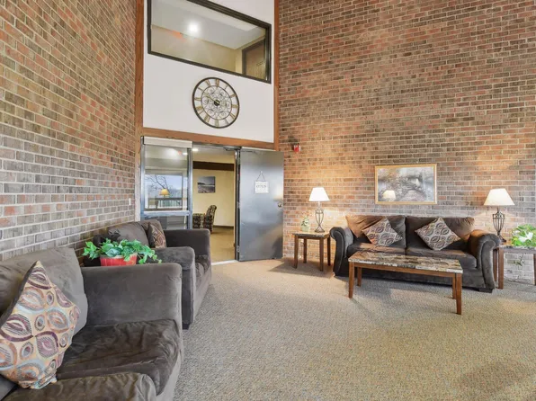 4350 Trenton Ln N APT 200, Plymouth, MN 55442