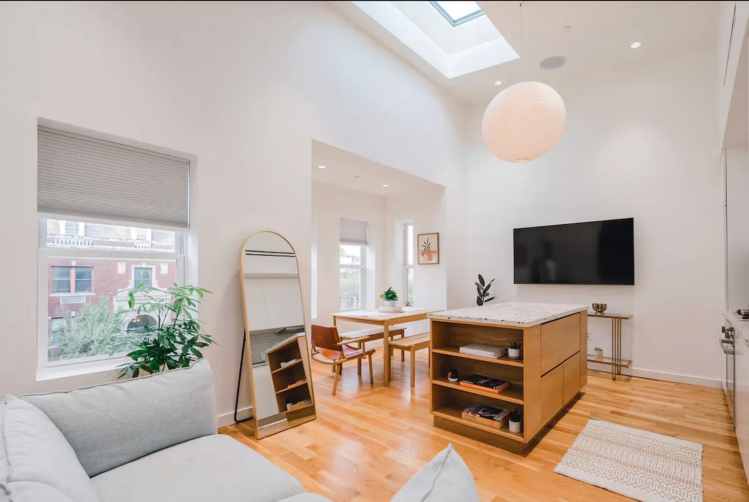 2 bed, 1100 sqft, $5,520 — Photo 1