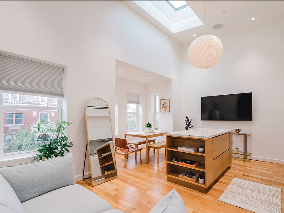 1st image of 1806 Vernon St NW #4