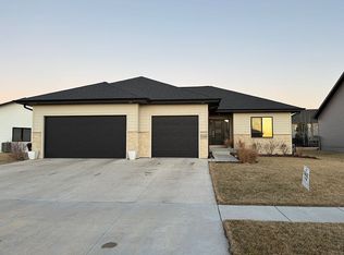 1132 Terrace View Dr, Hickman, NE 68372