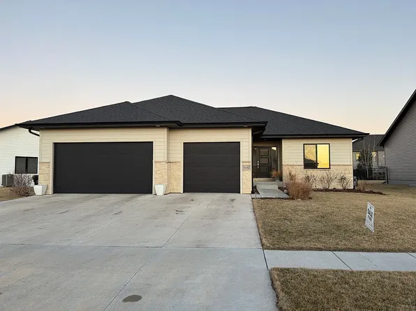 1132 Terrace View Dr, Hickman, NE 68372