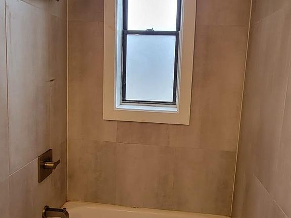 4th image of 84 Romaine Ave #10K