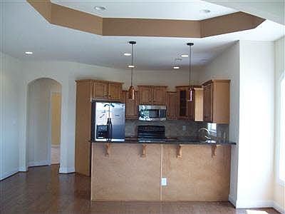 3rd image of 100 Cupola St