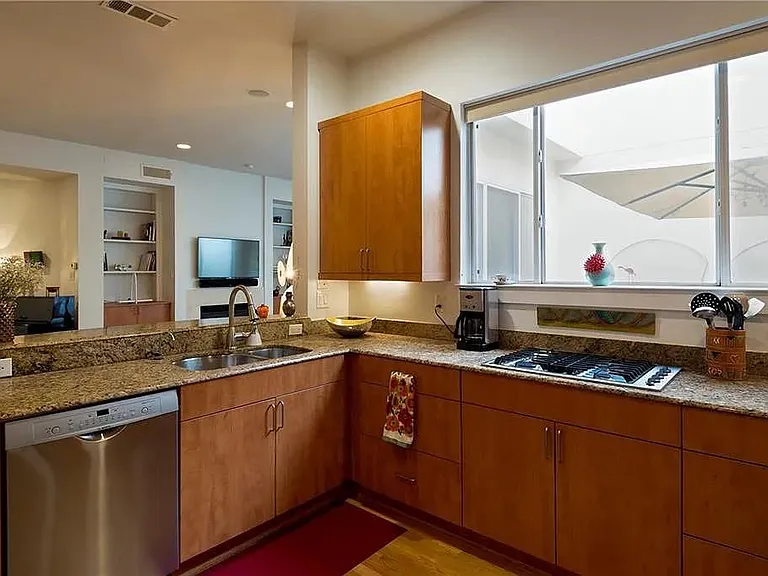 4318 Gilbert Ave — Photo 15