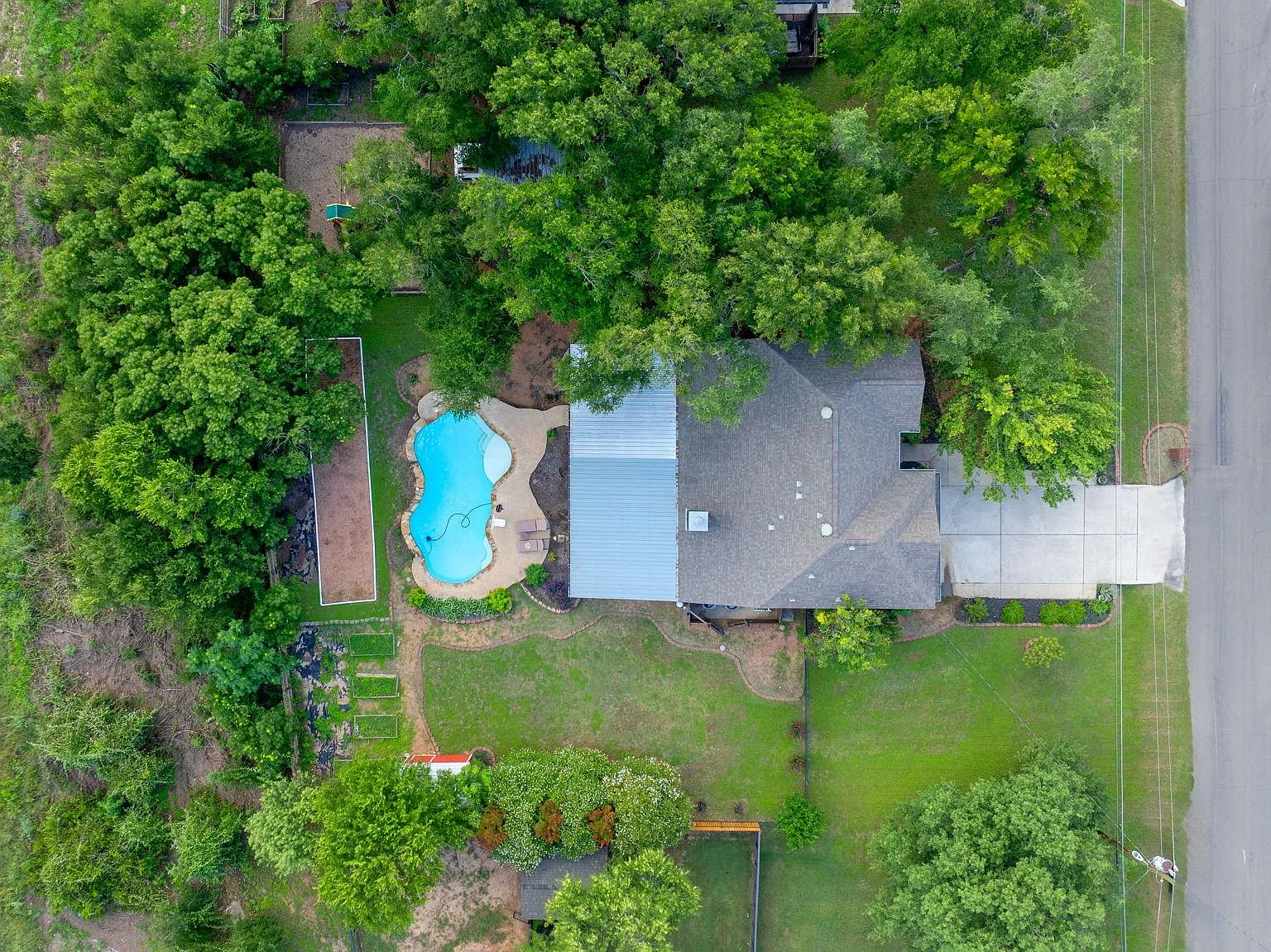4 bed, 3.0 bath, 2481 sqft, $4,000 — Photo 4