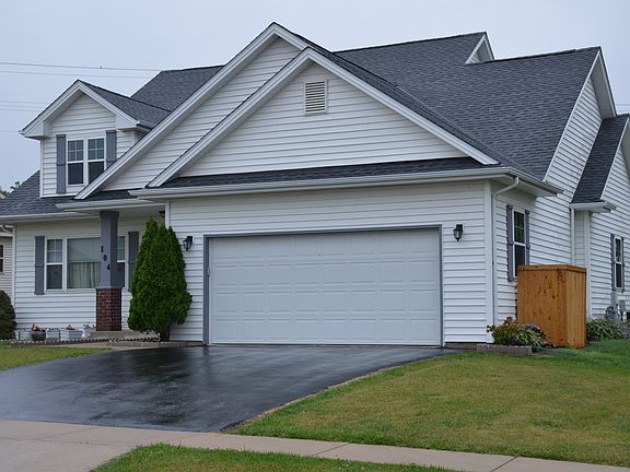 2nd image of 104 E Haven Dr