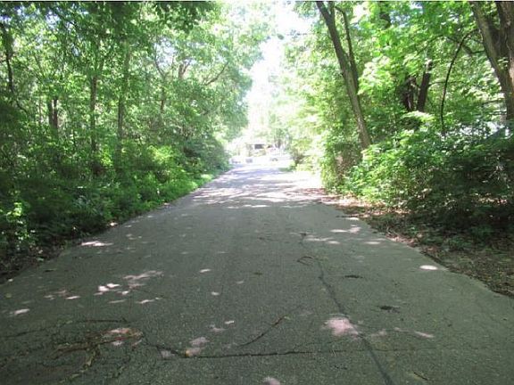 Exterior Neighborhood (street photo)