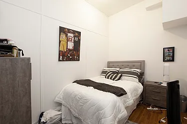 Rented by R New York