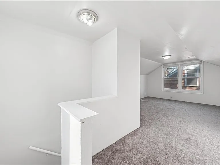 18627 Justine St — Photo 16